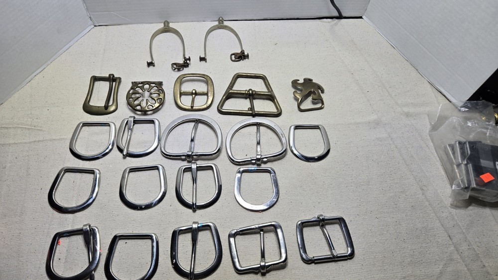 Mixed Lot 19 Belt Buckels Different Shapes And Sizes Some Vintage Also Vtg Spurs