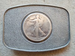 1918 WALKING LIBERTY HALF DOLLAR BELT BUCKLE, 90% SILVER COIN IN PEWTER BUCKLE