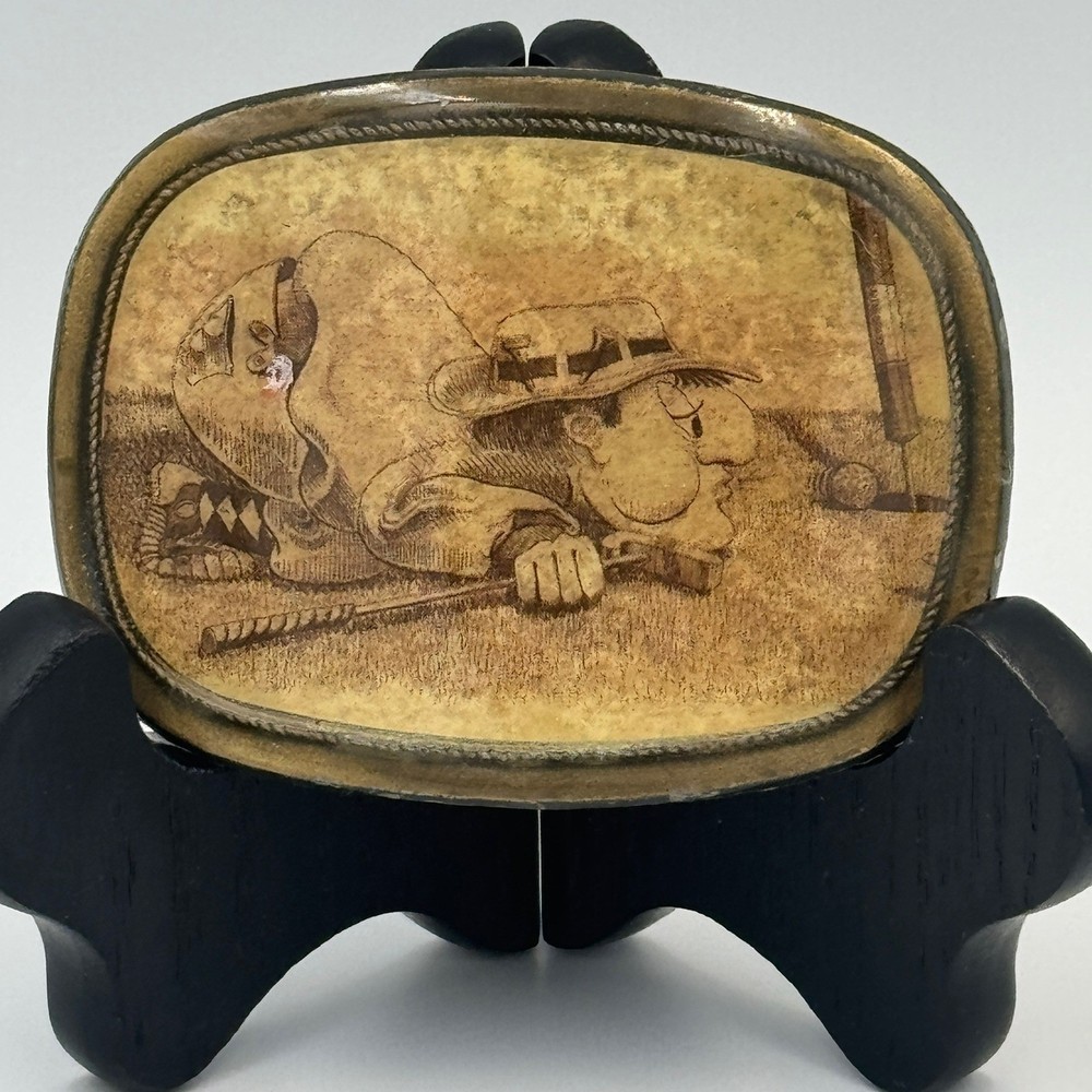 Vintage Golf Humor Scrimshaw Style Belt Buckle Golfer Putting Brass Tone Oval