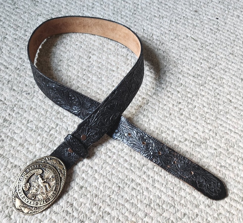 TONY LAMA STATE SEAL OF MINNESOTANA BRASS BUCKLE TOOLED LEATHER BELT MEN&rsquo;S 36