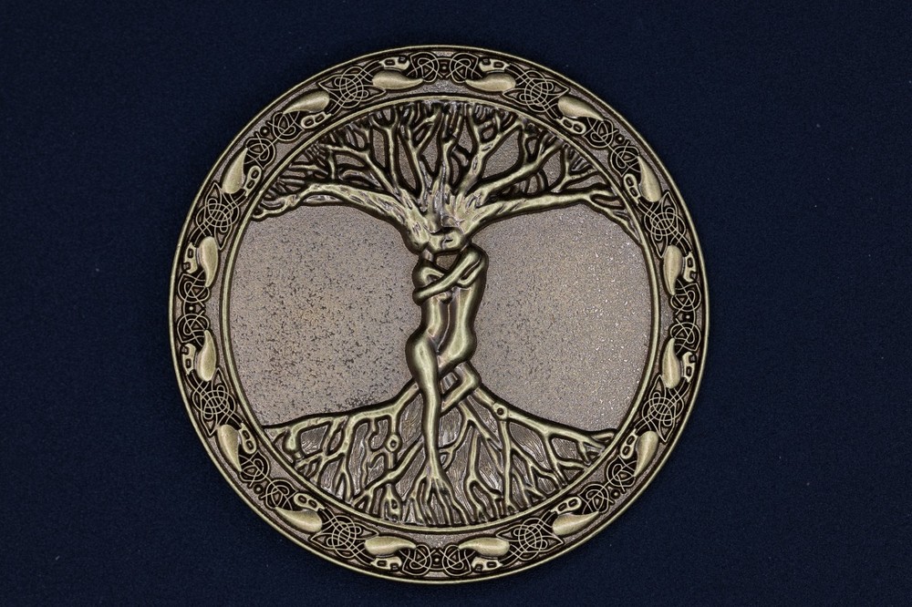 Tree of Life Embracing Lovers Belt Buckle Celtic Knotwork Bronze Brass Tone Roun