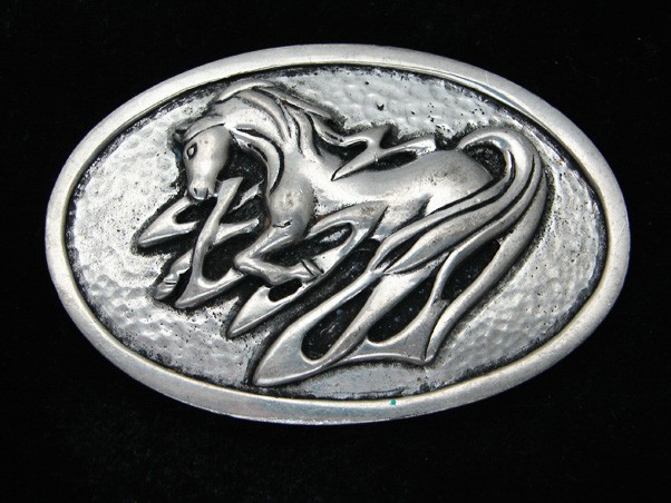 RC01103 REALLY NICE **WILD HORSE** OVAL SHAPED SILVERTONE BELT BUCKLE