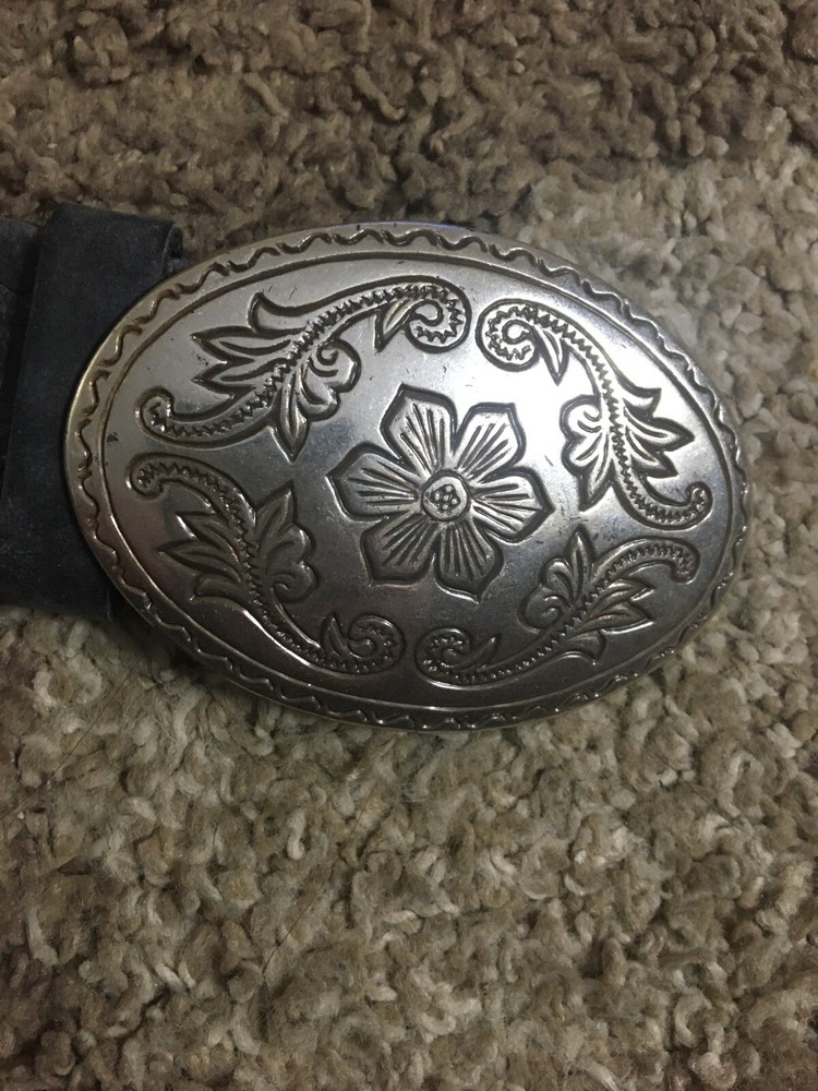 Western Cowgirl Flower Pattern Black Metal Belt Buckle On Old Belt C73