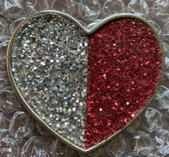 HEART SHAPED GLITTER RED WHITE BELT BUCKLE