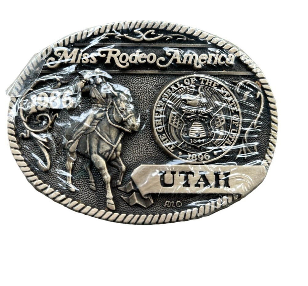AWARD DESIGN MEDALS MISS RODEO AMERICA 1986 UTAH MISS VICKI VEST ROY UTAH