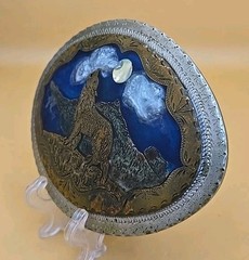 ALASKAN HOWLING WOLF MOONLIGHT BRASS & SILVER BELT BUCKLE BLUE PEARL RESIN INLAY