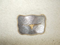 WESTERN STYLE BELT BUCKLE WITH LONGHORN IN THE CENTER
