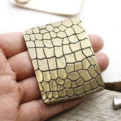 Croco Look Belt Buckle Antique Brass – Vintage Heritage Style with Croco Texture