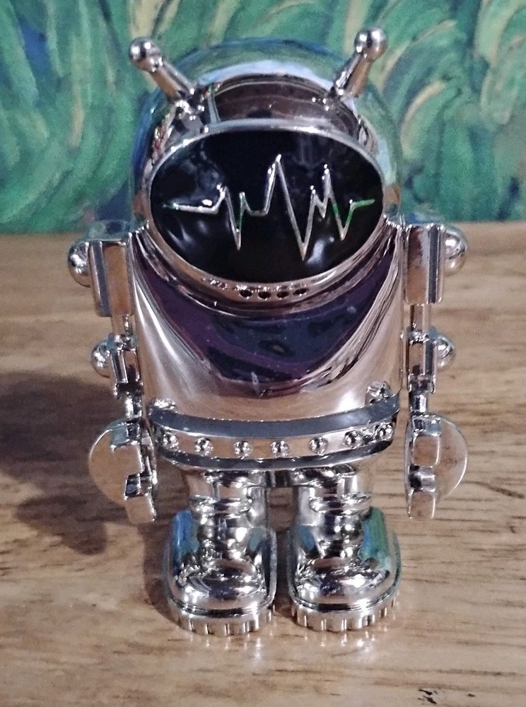 Chrome Belt Buckle-Outer Space Suit-Alien-Astronaut-Moving Arms-4&Prime;-Unique