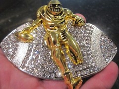 FOOTBALL PLAYER & FOOTBALL DESIGN BELT BUCKLE COVERED IN CRYSTALS HEAVY GW-17