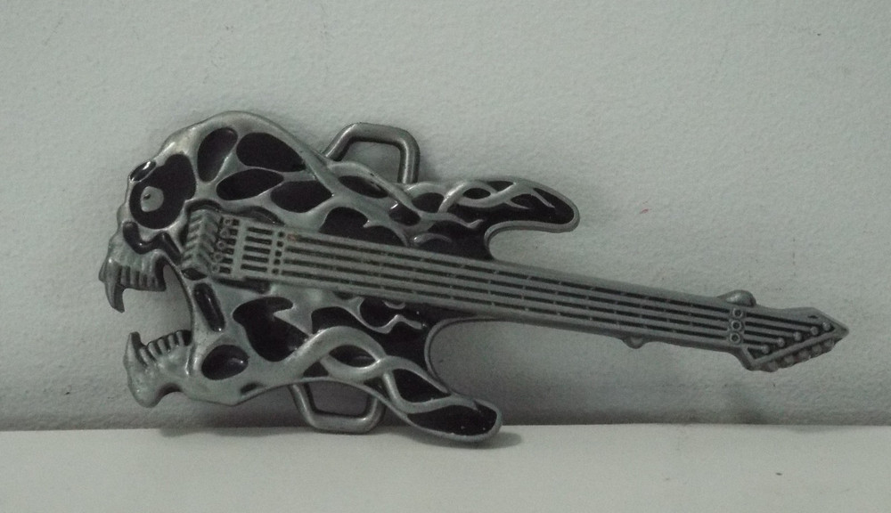 Jean&rsquo;s Friend « Flaming Fanged Guitar Skull » Silvertone Metal 4&Prime;x2&Prime; Belt Buckle