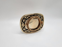 VINTAGE BELT BUCKLE – GEMSTONE NEEDED FOR CENTER Black and Goldtone Buckle
