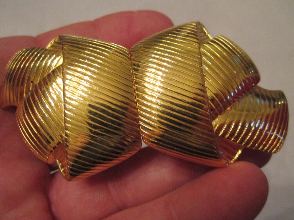 VINTAGE PAQUETTE ABSTRACT RIBBON DESIGN BELT BUCKLE – GOLD TONE – GW13