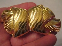 VINTAGE PAQUETTE ABSTRACT RIBBON DESIGN BELT BUCKLE – GOLD TONE – GW13
