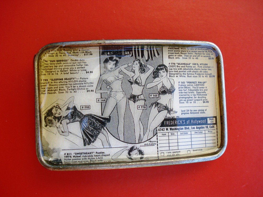 Vintage Collectible Federick&rsquo;s of Hollywood Belt Buckle