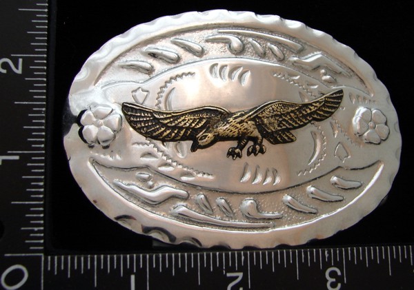 LH30165 VINTAGE ***GOLDTONE SPREAD WINGED EAGLE*** OVAL SHAPED BELT BUCKLE