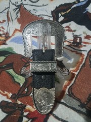 Silver tone three piece buckle set, fits one inch and a half belt…