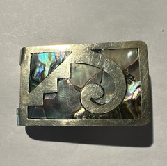 Men&rsquo;s Silver Tone Rectangular Shell Inlay Western Style Money Clip could be sil