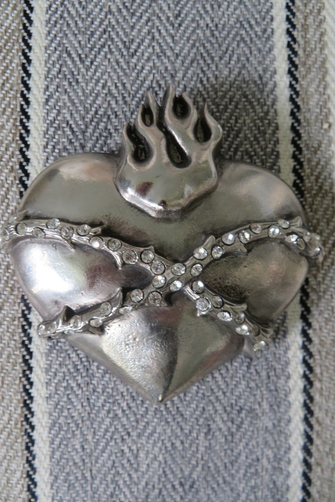 New SACRED HEART Silvertone BELT BUCKLE Rhinestone Embellished EX VOTO Milagros