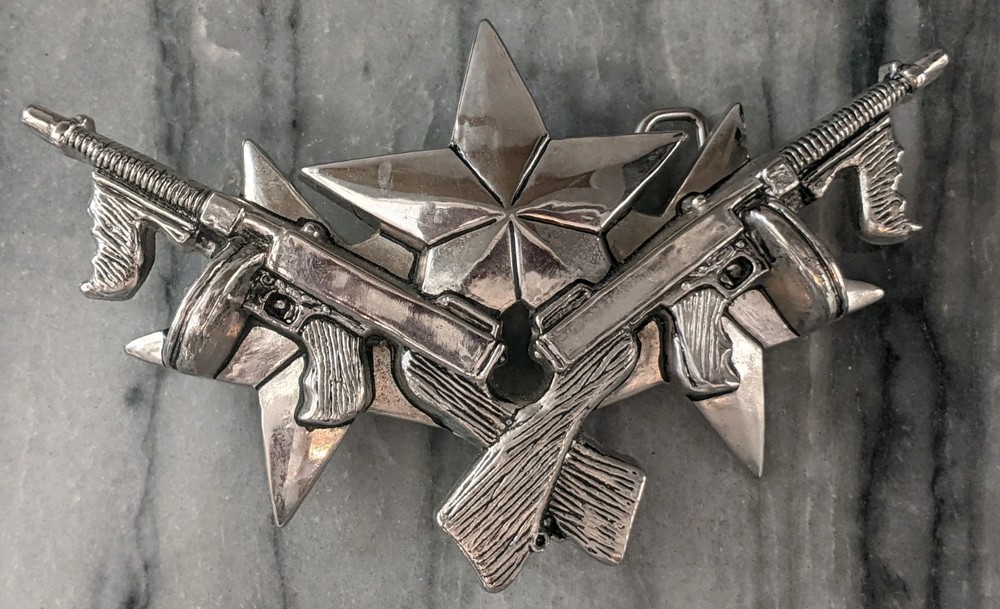 Star & Guns Firearms Tommy Gun Sub Machines Silver Chrome Belt Buckle Hot Topic?
