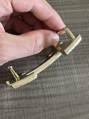 This is a gold-plated Hermès H Quizz belt buckle featuring a black lacquer inlay