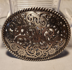 Ladies Silver Tone Oval Western Floral Engraved Belt Buckle, Fits 1.5&Prime; Belt 3.5&Prime;