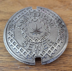 KALAN AMSTERDAM SEWER MANHOLE COVER PEWTER TONE BELT BUCKLE POT LEAF 3&Prime;