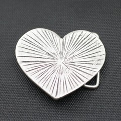 Radiant Heart Belt Buckle – Romantic Design, Classic and Modern
